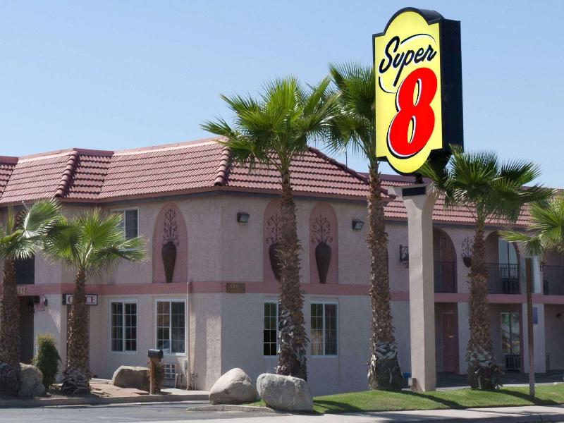 Super 8 by Wyndham Buttonwillow image
