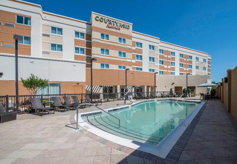 Courtyard Columbus image