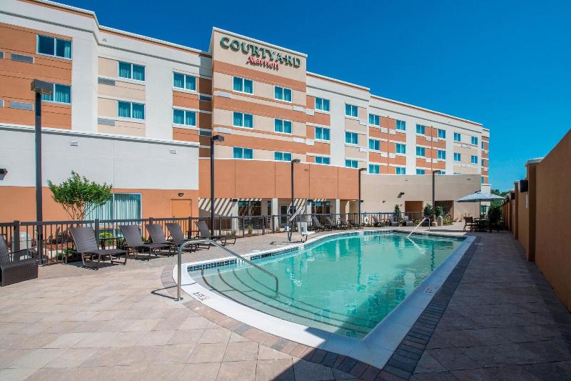 Courtyard Columbus image