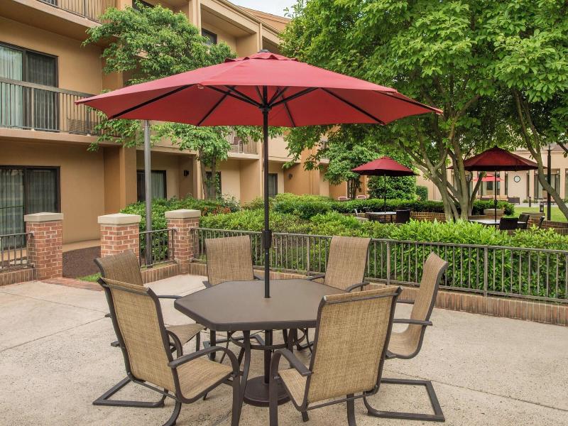 Courtyard Dulles Airport Chantilly image
