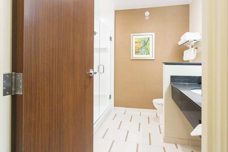 Fairfield Inn & Suites Jamestown image