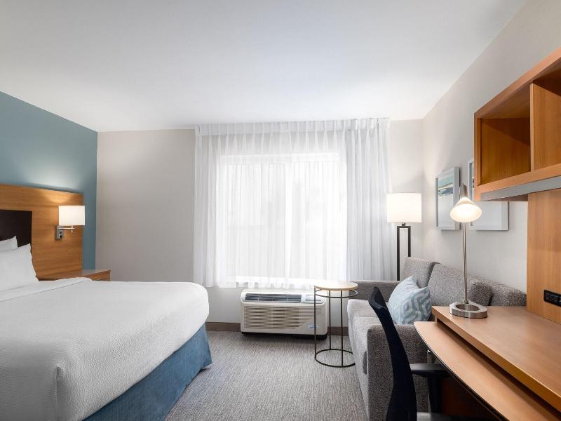 STUDIO QUEEN SIZE BED