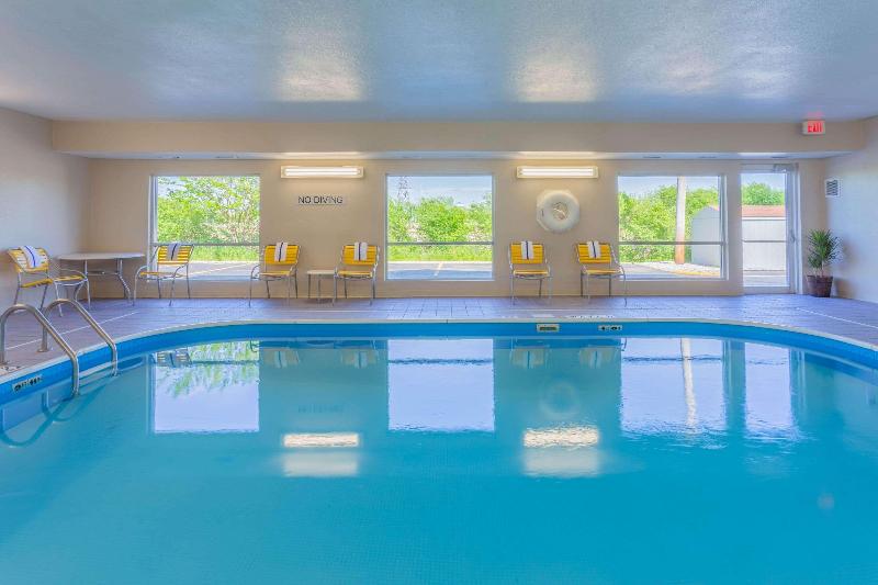 Wingate by Wyndham Gurnee image