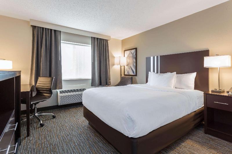 Wingate by Wyndham Gurnee image
