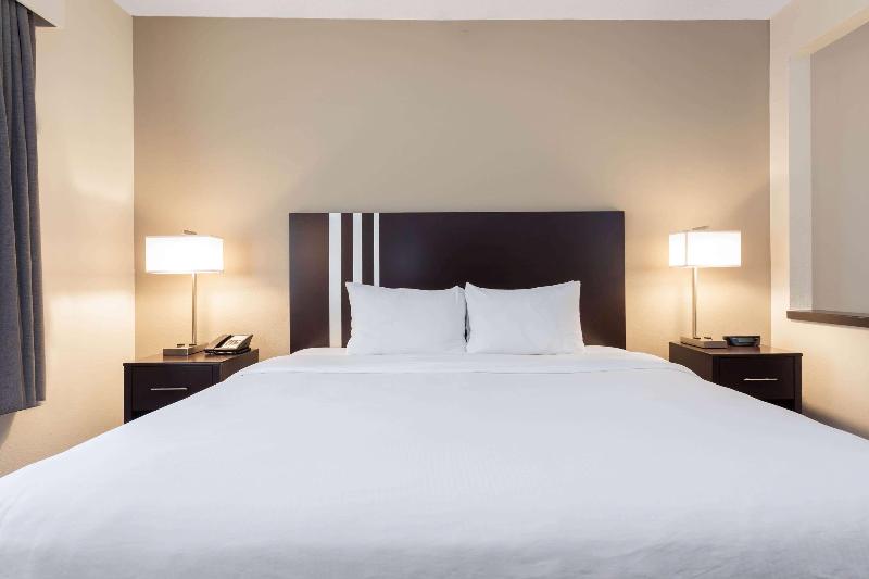 Wingate by Wyndham Gurnee image