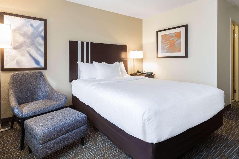 Wingate by Wyndham Gurnee image