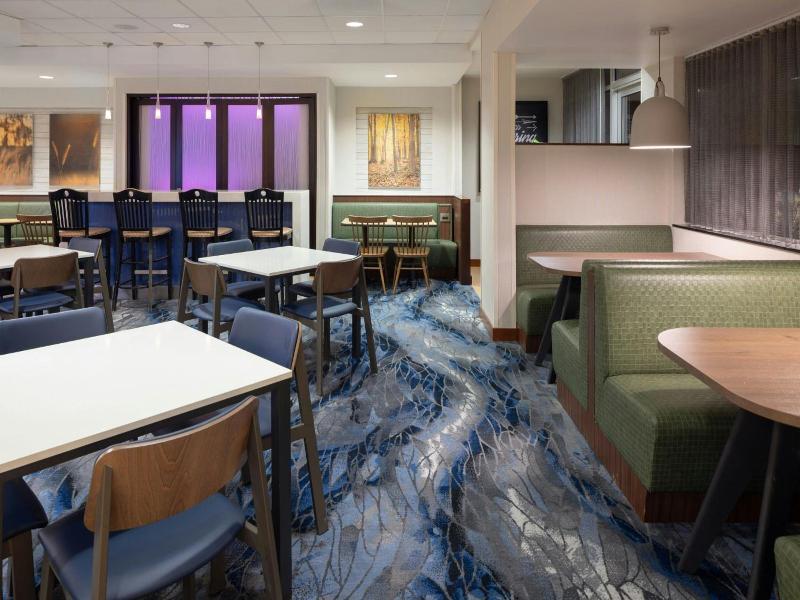 Fairfield Inn & Suites Springfield Northampton/Amh image