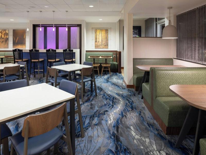 Fairfield Inn & Suites Springfield Northampton/Amh image