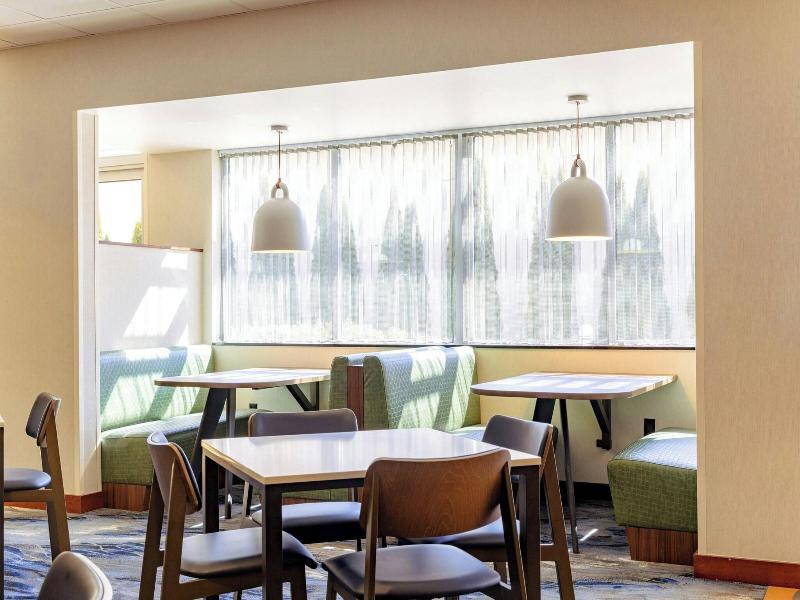 Fairfield Inn & Suites Springfield Northampton/Amh image