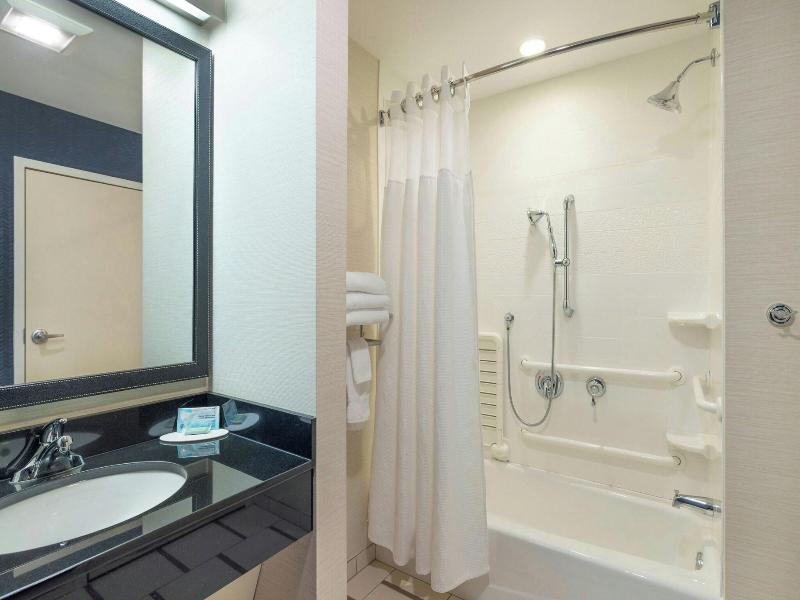 Fairfield Inn & Suites Springfield Northampton/Amh image