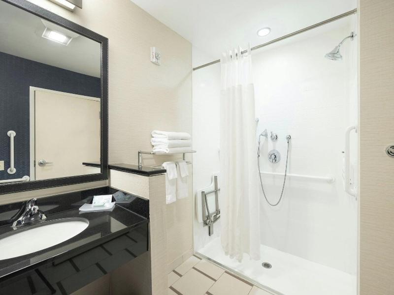 Fairfield Inn & Suites Springfield Northampton/Amh image