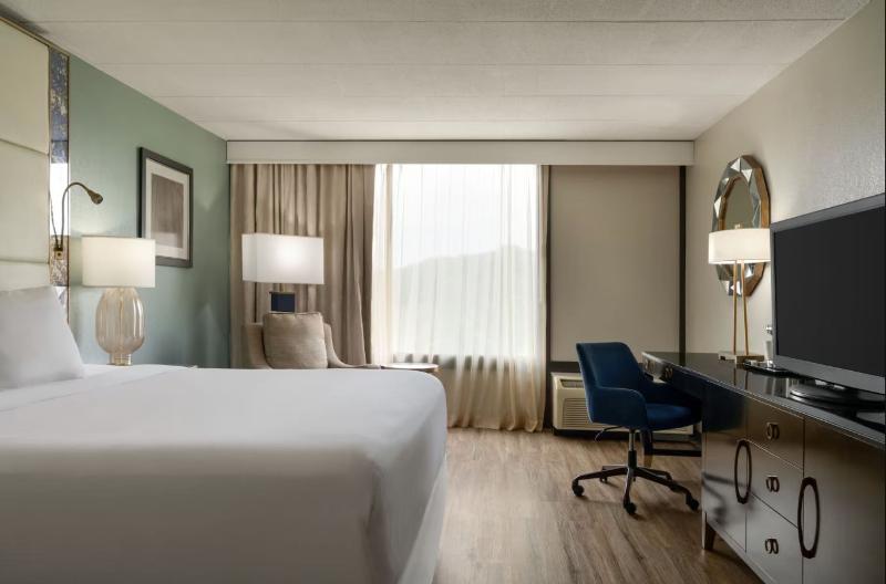 Wyndham Garden Pittsburgh Airport image