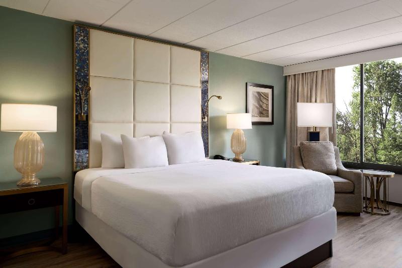 Wyndham Garden Pittsburgh Airport image