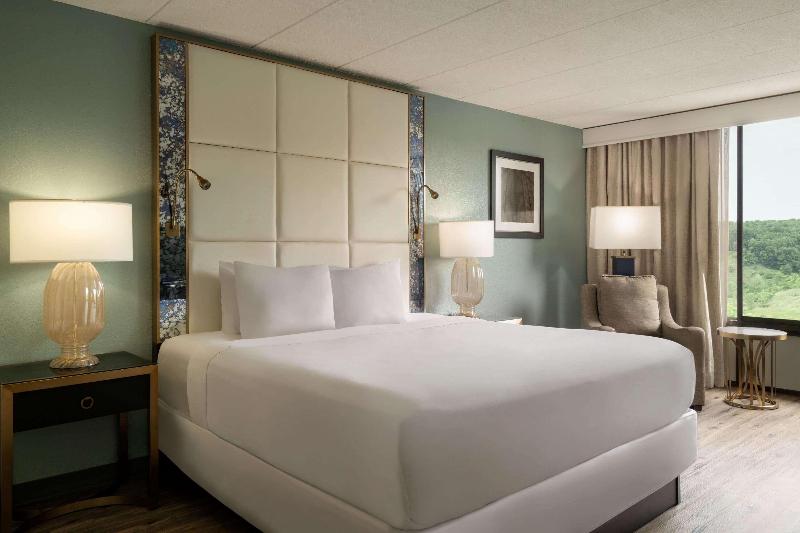 Wyndham Garden Pittsburgh Airport image
