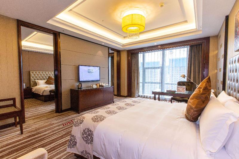 SUITE CITY VIEW KING BED