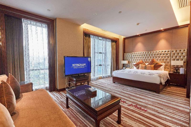 DOUBLE CITY VIEW KING BED