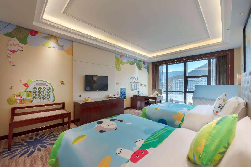 FAMILY ROOM ECONOMY