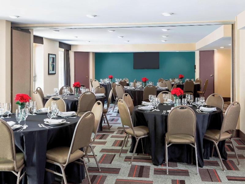 Four Points by Sheraton Buffalo Grove image