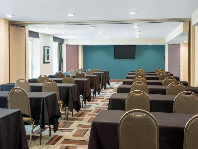Four Points by Sheraton Buffalo Grove image