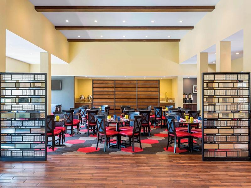 Four Points by Sheraton Buffalo Grove image