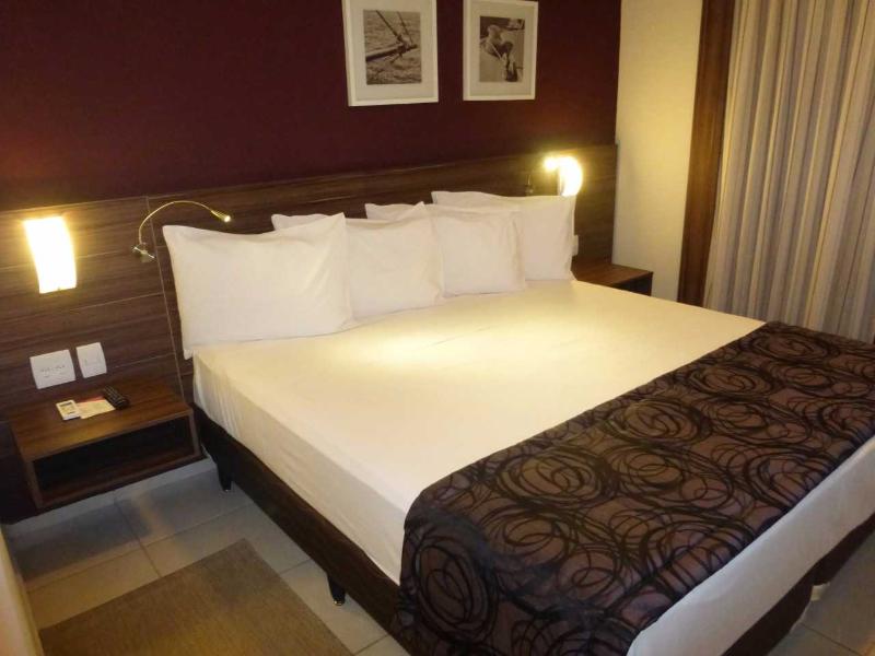 Standard Room with queen-size bed