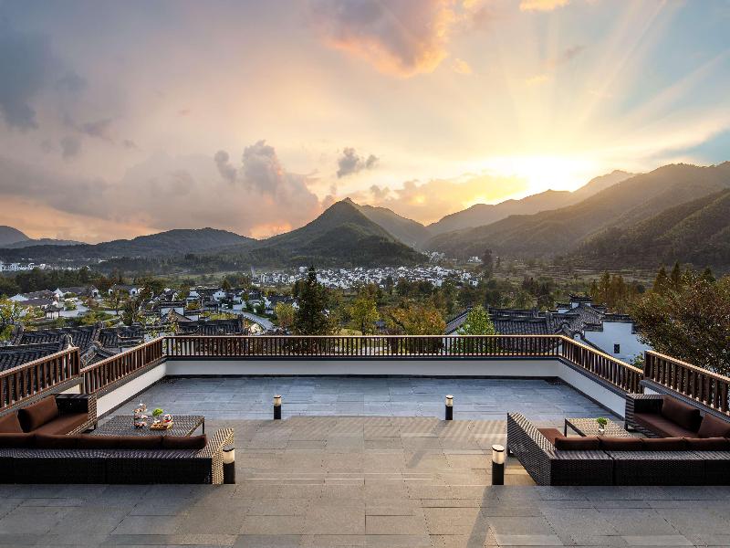 Banyan Tree Hotel Huangshan image