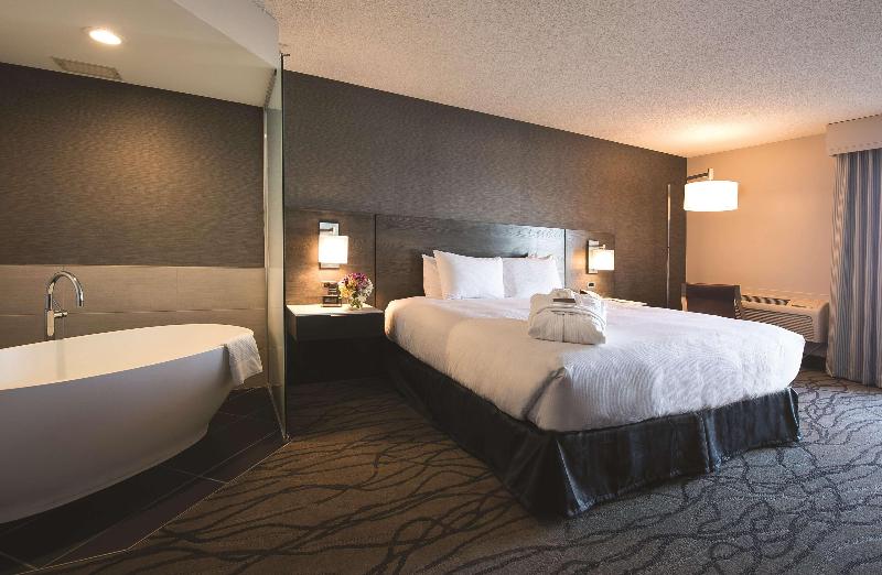 Doubletree by Hilton Racine Harbourwalk, WI image