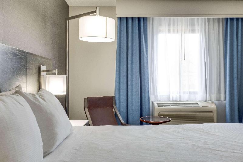 Doubletree by Hilton Racine Harbourwalk, WI image
