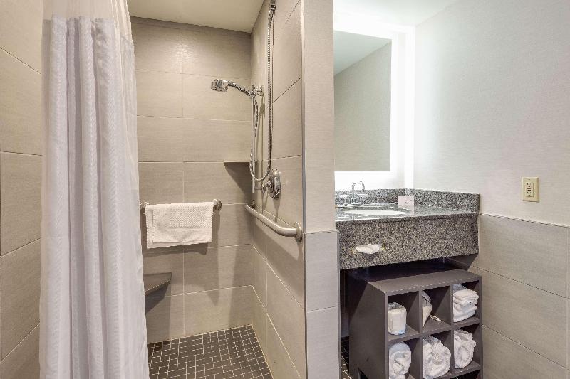 Doubletree by Hilton Racine Harbourwalk, WI image