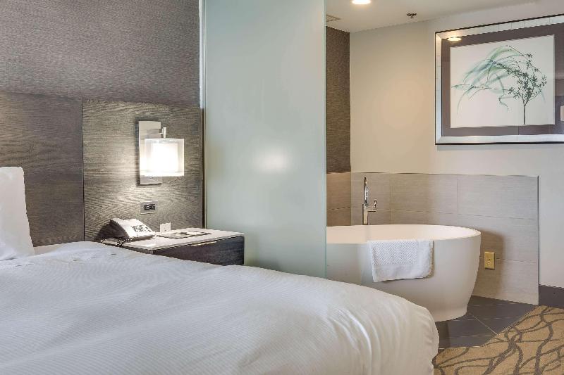 Doubletree by Hilton Racine Harbourwalk, WI image
