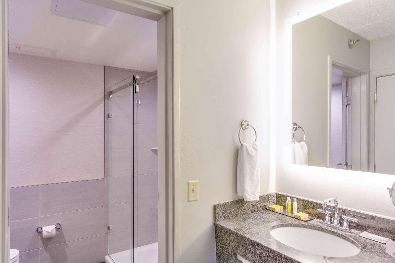 Doubletree by Hilton Racine Harbourwalk, WI image