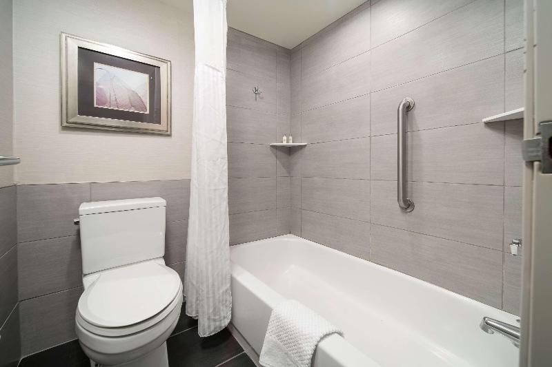 Doubletree by Hilton Racine Harbourwalk, WI image