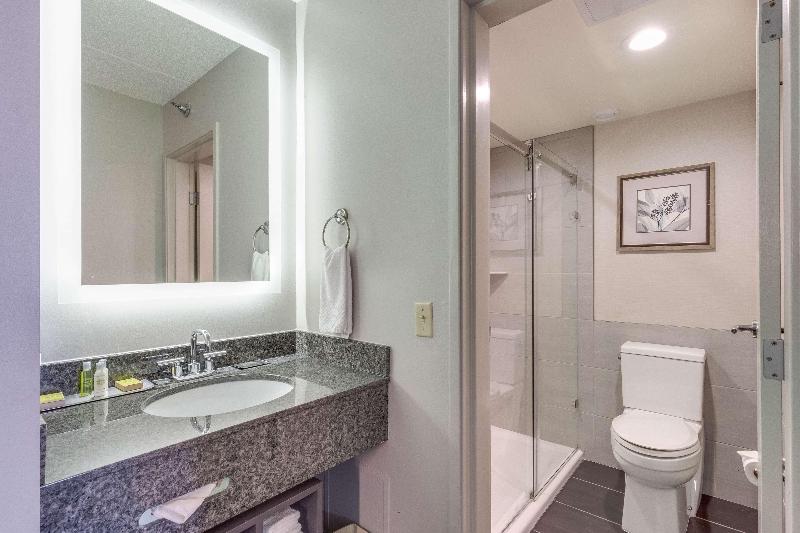 Doubletree by Hilton Racine Harbourwalk, WI image