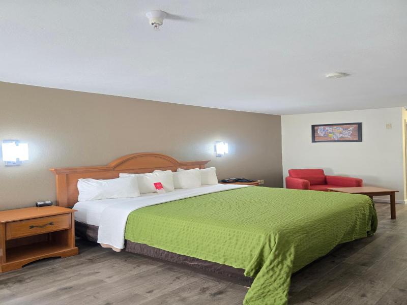 Econo Lodge Villa Rica image