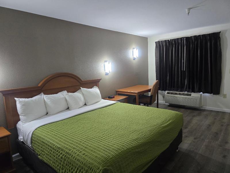 Econo Lodge Villa Rica image