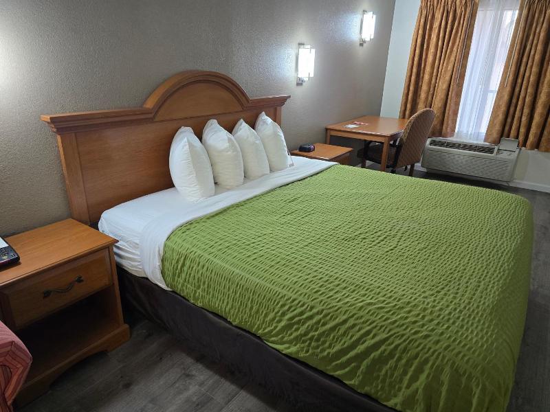 Econo Lodge Villa Rica image