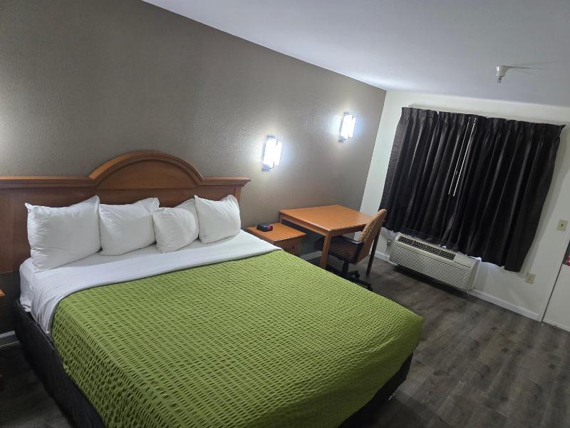 Econo Lodge Villa Rica image