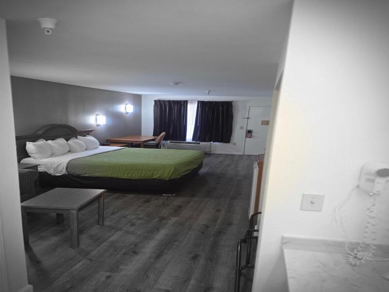 Econo Lodge Villa Rica image