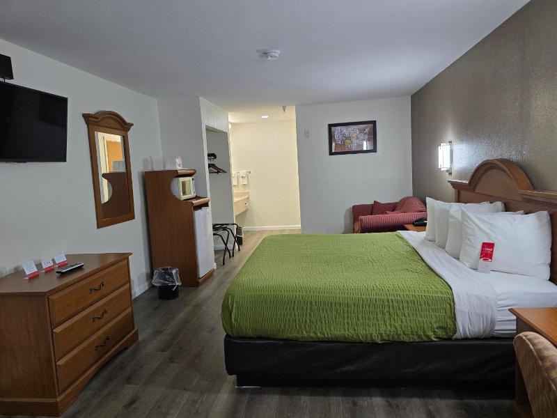 Econo Lodge Villa Rica image