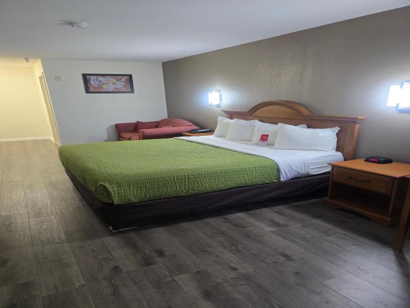 Econo Lodge Villa Rica image