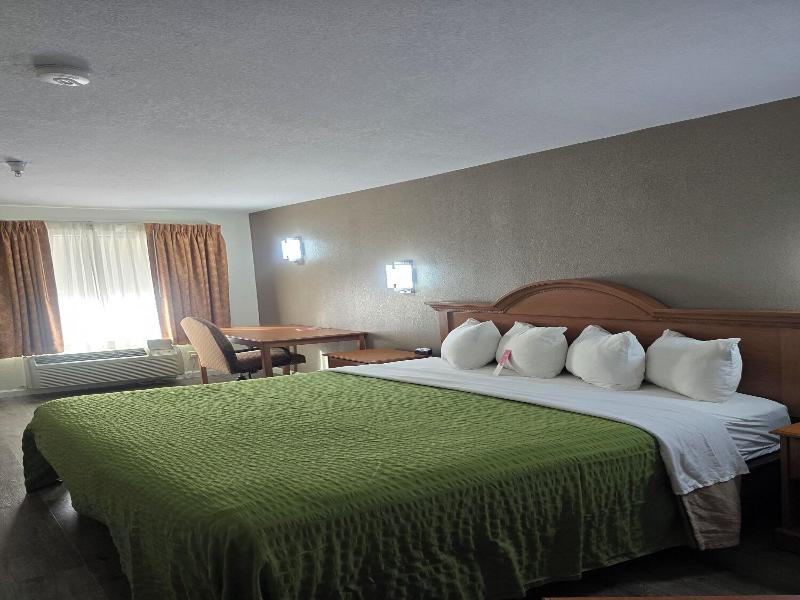 Econo Lodge Villa Rica image