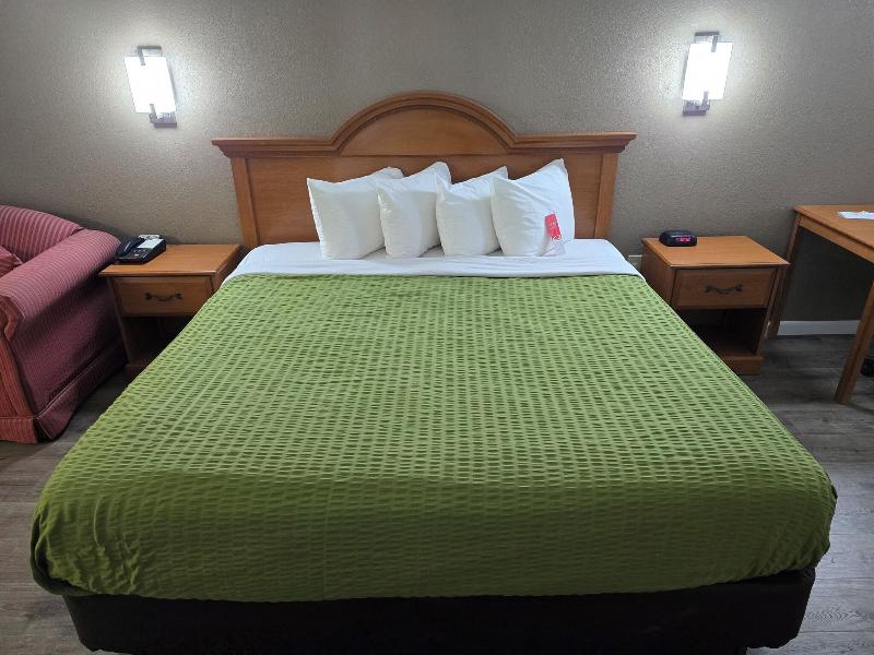 Econo Lodge Villa Rica image