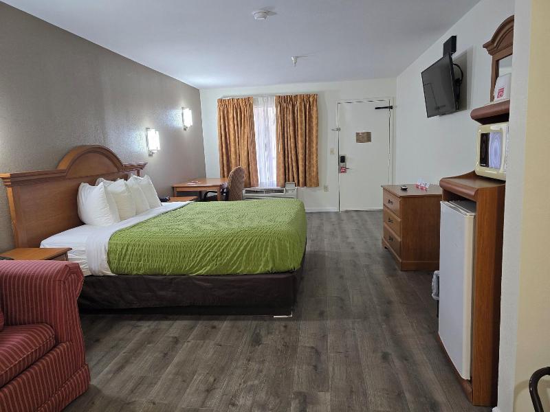 Econo Lodge Villa Rica image