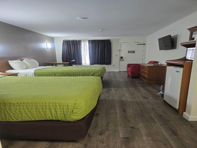 Econo Lodge Villa Rica image
