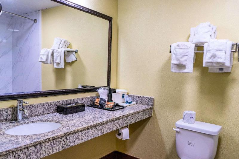 Quality Inn Whiteville image