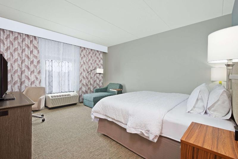 Hampton Inn & Suites North Huntingdon-Irwin image