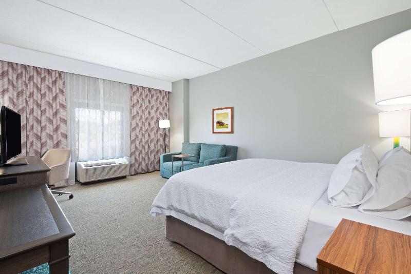 Hampton Inn & Suites North Huntingdon-Irwin image