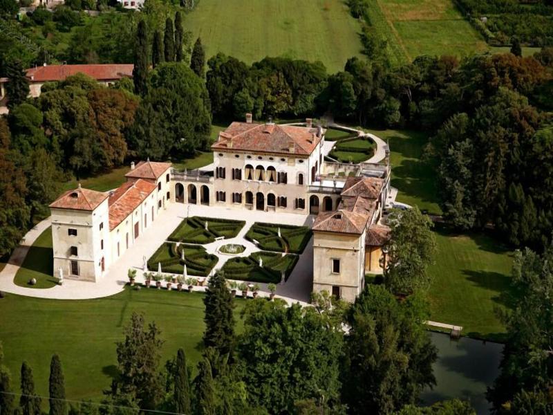 Villa Giona image