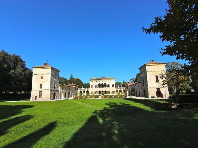 Villa Giona image