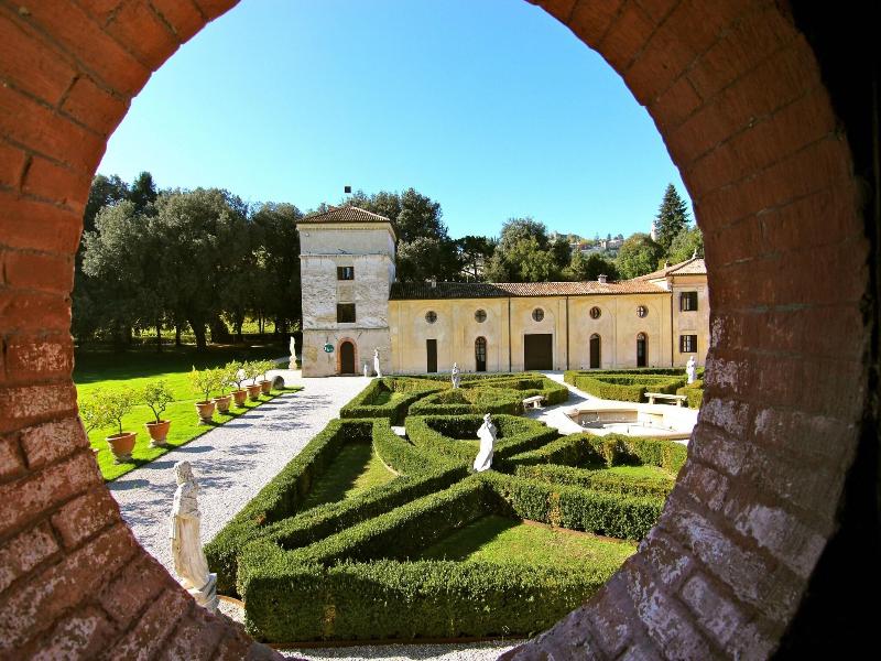 Villa Giona image